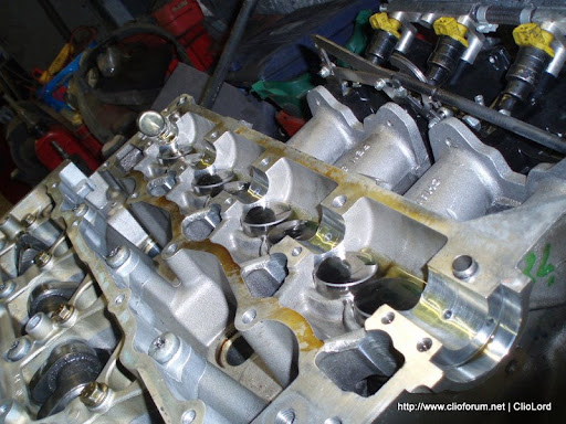 Renault Clio Sport 182 Cup. Cliolord gives us the low down