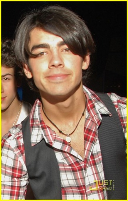 jonas-brothers-grammy-signing-03