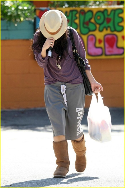 vanessa-hudgens-hide-hat-01