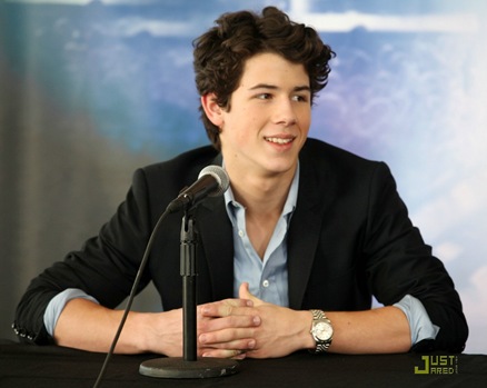 [jonas-brothers-palisades-mall-nyack-21[5].jpg]
