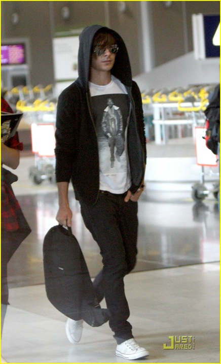 zac-efron-roissy-airport-03