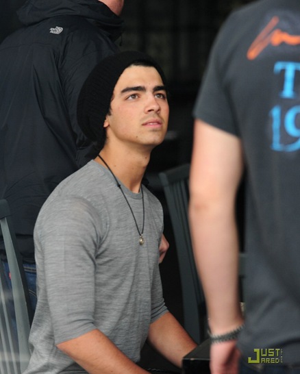 jonas-brothers-mustang-drive-nick-05