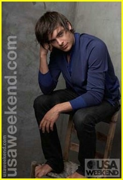 [zac-efron-usa-weekend-05[2].jpg]