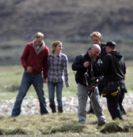 emma-watson-and-boyfriend-at-dh-set_1-291x300