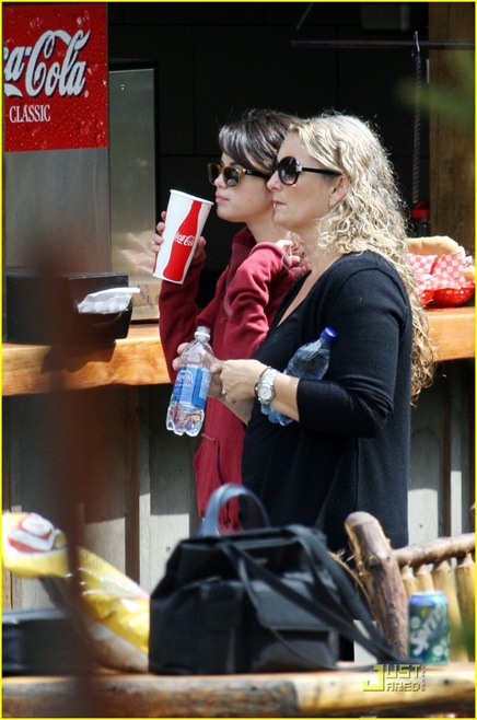 selena-gomez-capilano-cute-07