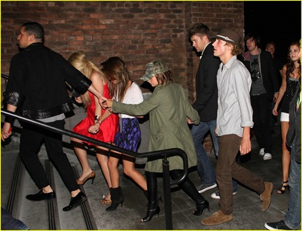 ashley-tisdale-hwood-hidden-06