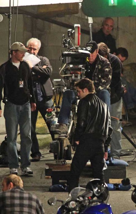robert-kristen-new-moon-1