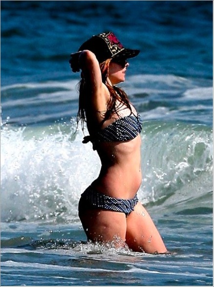 avril-bikini-4