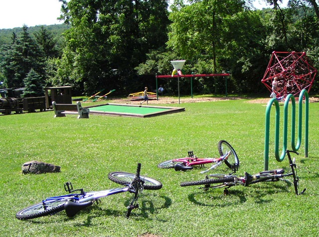 [playground[13].jpg]