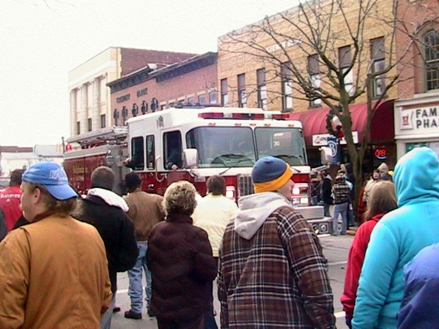 [Christmas Parade Bellefontaine Fire Department engine from 12-5-09[4].jpg]