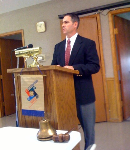 [Henry Stolly at Rotary 11-30-09[5].jpg]