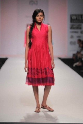 [WIFW SS2010 collection by Rahul Mishra's Show20[5].jpg]