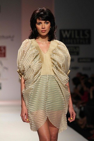 [WIFW SS 2011collection by Wendell Rodrick 7 (2)[5].jpg]