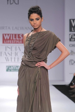 [WIFW SS 2011 bu Nimirta Lalwani - (3)[5].jpg]