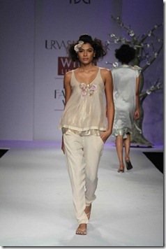 WIFW SS 2011collection by Urvashi Kaur  (12)