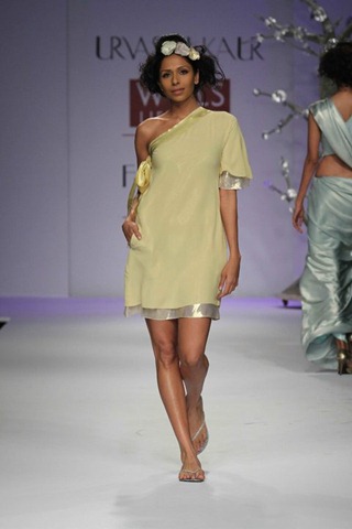 [WIFW SS 2011collection by Urvashi Kaur  (15)[4].jpg]