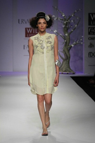 [WIFW SS 2011collection by Urvashi Kaur (10)[5].jpg]