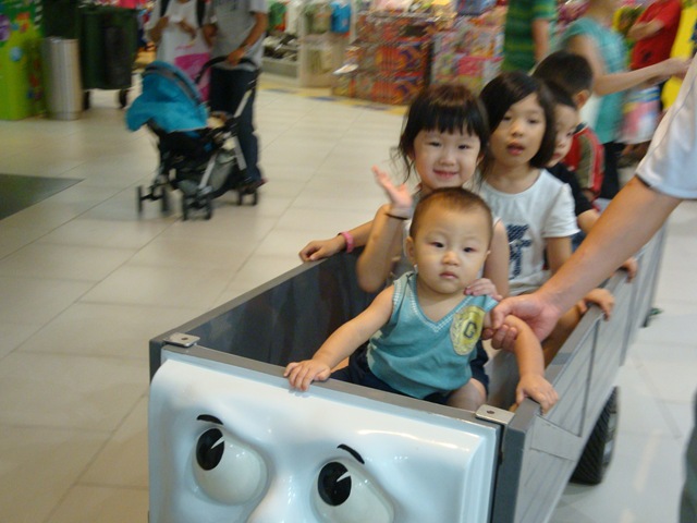 [kidsnhouse0302.jpg]