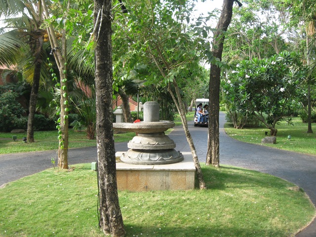 [Second anniversary (Leela Kempinski, Goa) - May 2009 090[3].jpg]