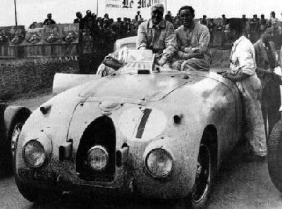 2 voitures de courses en tôle - Bugatti Le Mans N°2 - CR Charles Rossignol