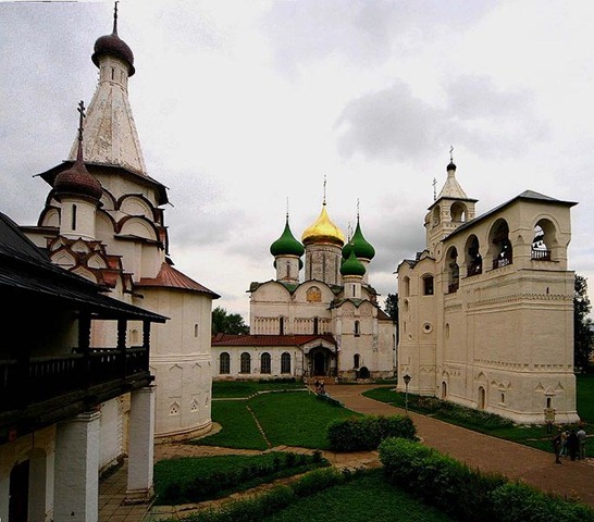 [682px-Russia-Suzdal-St_Euthymius_Monastry-Transfiguration_Cathedral-Belfry[4].jpg]