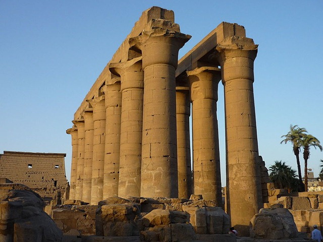[800px-Luxor_temple27[4].jpg]