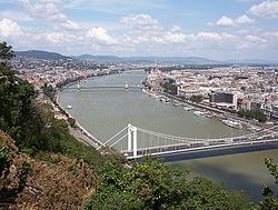 [250px-Budapest_from_Gellert_Hill[4].jpg]