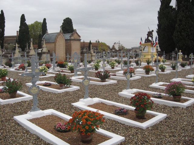 [CEmenterio de Montauban 034[2].jpg]