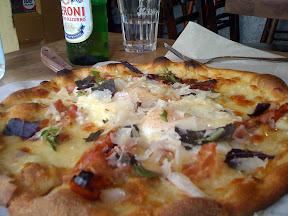 Sunny-Side-Up pizza @ Pizzetta 211