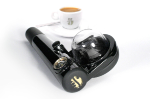 Handpresso_Wild_fond_blanc_&_tassse_ 20071107.jpg