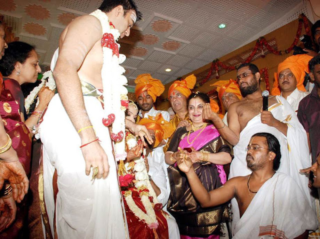 CLICK THE ABOVE ARROW TO ZOOM THE IMAGE