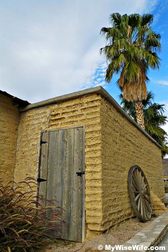 Adobe-style structure 