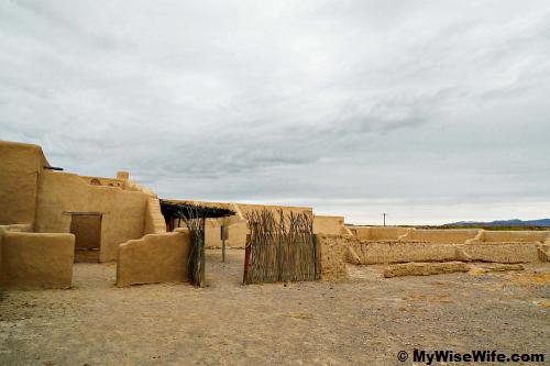 Corral (Spanish) - enclosure for vehicles or livestock (pen)