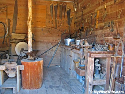 Shed - Tools, fixture and repair