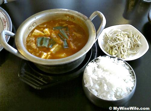 Kimchi Soup, steamed rice and side dishes (bean sprouts) Kimchi Soup, steamed rice and side dishes (bean sprouts)