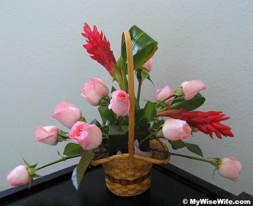 Side view - Red ginger torch and Pale pink roses