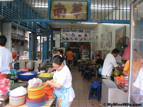 Hwa Lam Coffee Shop - left is the anchor stall Hwa Lam Coffee Shop - left is the anchor stall