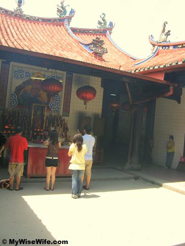 Middle worship hall by the courtyard Middle worship hall by the courtyard