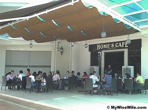 Lunch crowd at Home Cafe D Piazza Mall Lunch crowd at Home Cafe D Piazza Mall