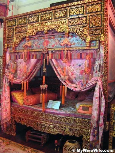Peranakan bridal room, check out what's underneath the bed i.e. a hen and a cock? Peranakan bridal room