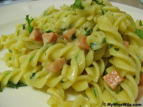Appealing! Fusilli with carbonara sauce Appealing! Fusilli with carbonara sauce
