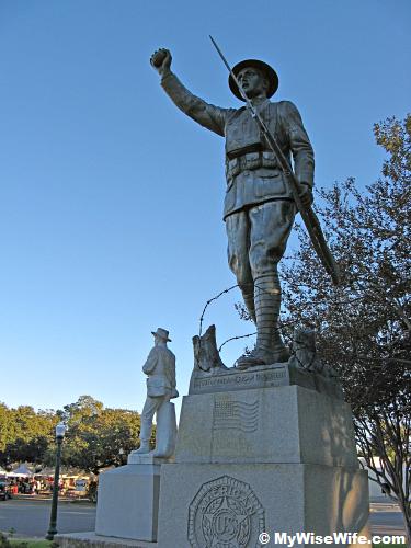 New Braunfels Circle - War Veteran Monument New Braunfels Circle - War Veteran Monument