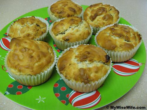 Raisin and walnuts muffins Raisin and walnuts muffins