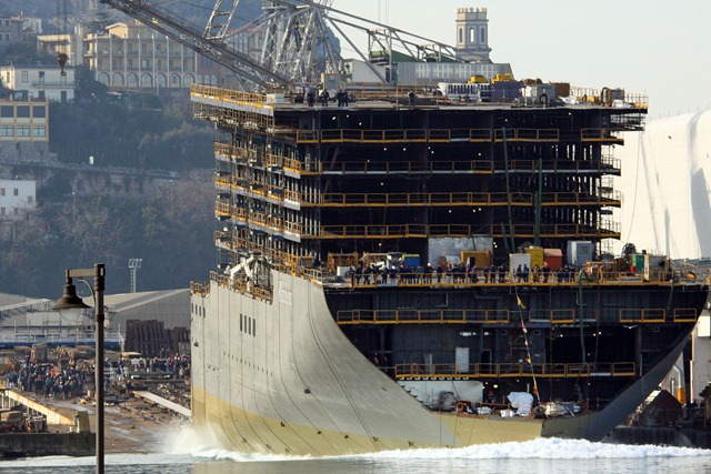 [fincantieri varo riviera troncone prua (2)[4].jpg]