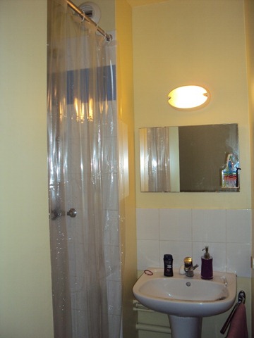 [Shower and Sink[5].jpg]