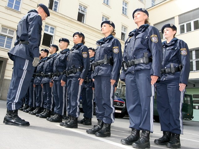 [military_woman_austria_police_000094[2].jpg]