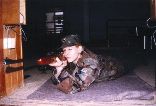 [military_woman_bosnia_army_000001[2].jpg]