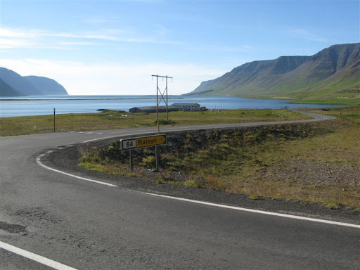 Horft út Önundarfjörð inn til Flateyrar