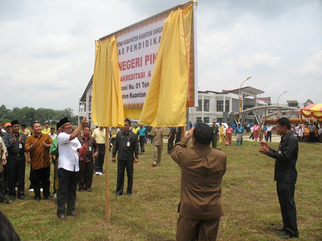 [Peresmian Gedung SMAN Pintar Kabupaten Kuantan Singingi 14[3].jpg]