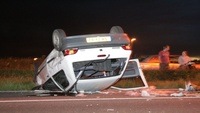 Auto over de kop bij eenzijdig ongeval te Venlo